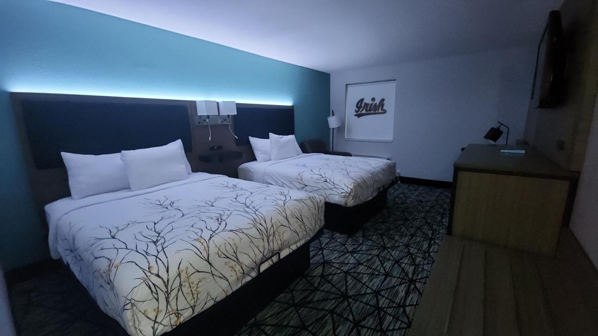 מלון Baymont By Wyndham South Bend Near Notre Dame מראה חיצוני תמונה