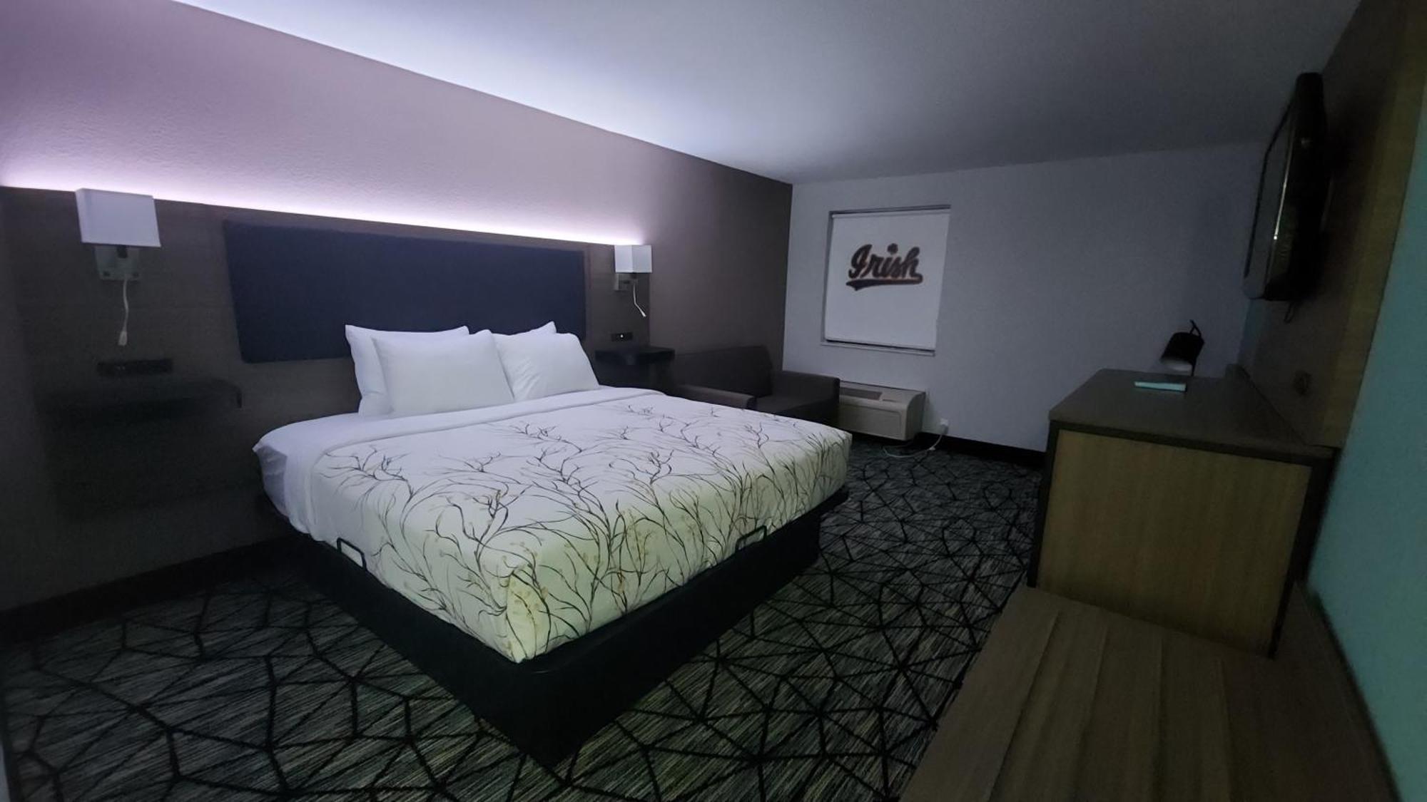 מלון Baymont By Wyndham South Bend Near Notre Dame מראה חיצוני תמונה